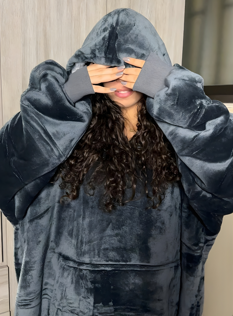 Hoodie Blanket Sa 2 Lica