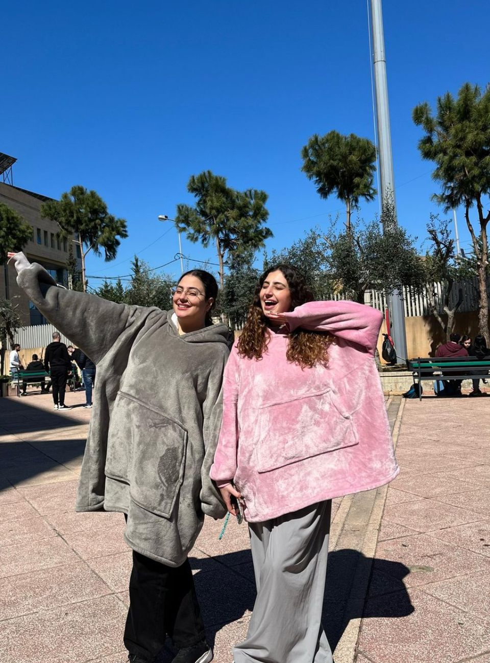 Hoodie Blanket Sa 2 Lica